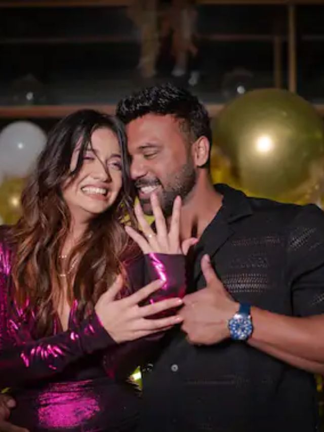 दिव्या अग्रवाल की सगाई पर एक्स बॉयफ्रेंड वरुण सूद ने दिया गजब का रिएक्शन 2 Divya Agarwal (2)