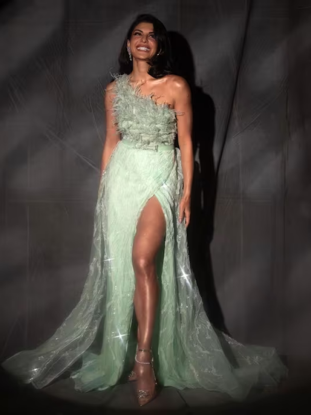 लाइट ग्रीन गाउन में जैकलीन फर्नांडिस ने लूटी महफिल