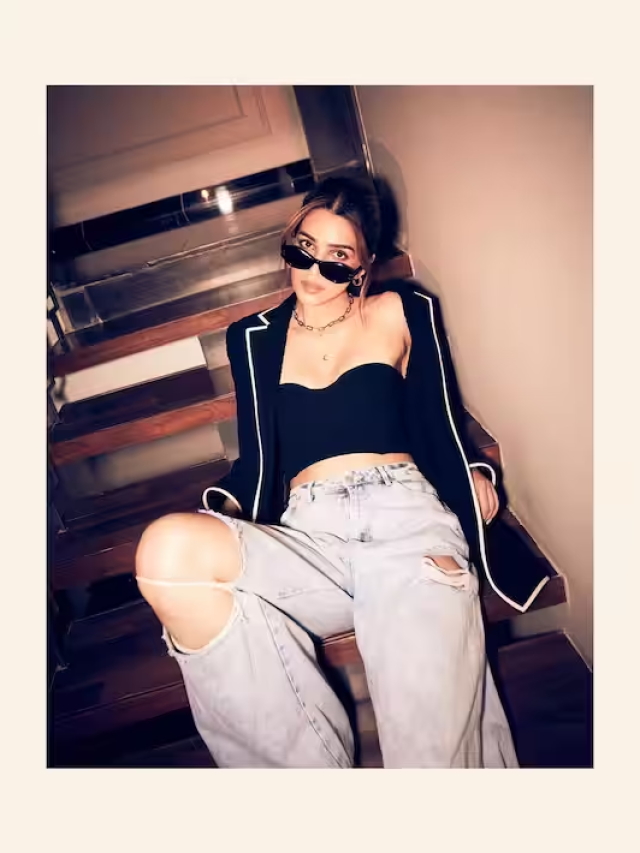 कृति सैनन ने कैमरे के सामने खोल दिया ब्लेजर