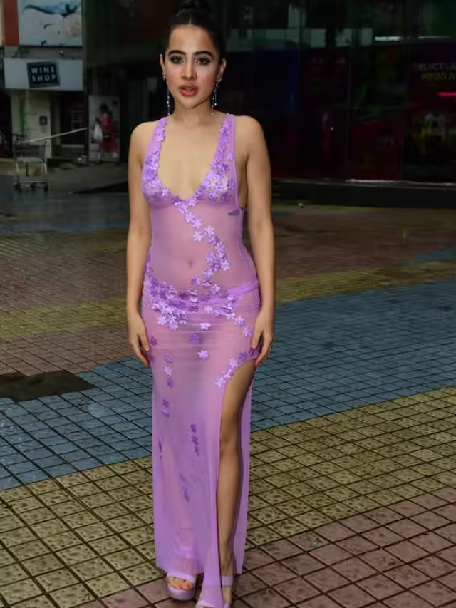 नेट की ड्रेस पहनकर मुंबई की सड़को पर निकलीं Urfi Javed