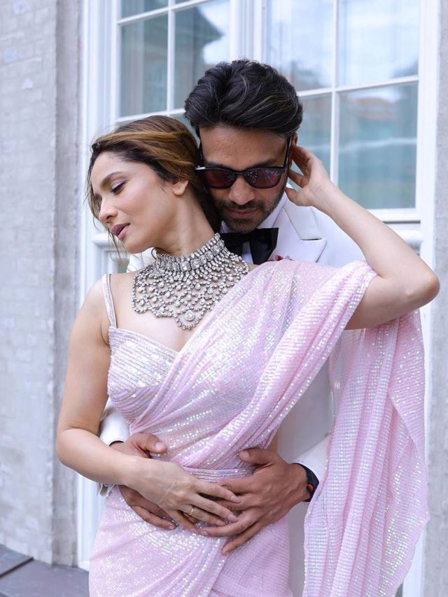 पिंक साड़ी में Ankita Lokhande की गर्दन को चूमते दिखे विक्की जैन