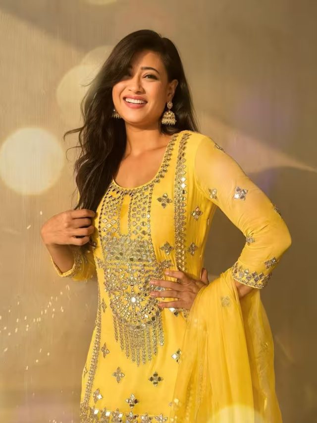 नवरात्रि में Shweta Tiwari ने ट्रेडिशनल लुक में दिखाया अलग अंदाज