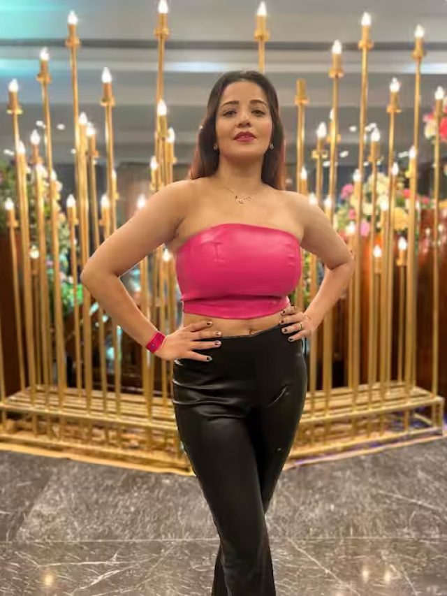 पिंक टॉप ब्लैक पेंट में दिए Monalisa ने दिए सिजलिंग लुक