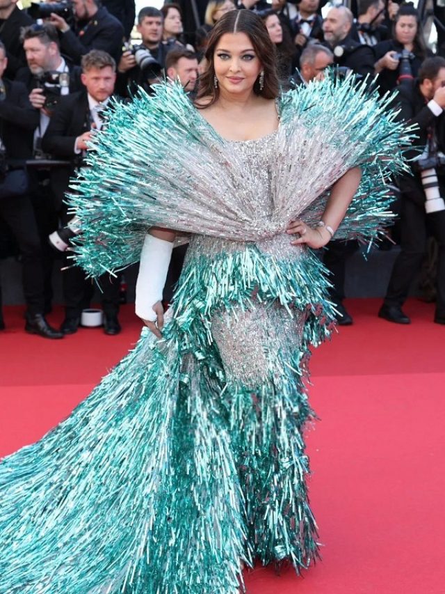 बोल्ड मेकअप..कजरारे नैन फिशकट गाउन में Aishwarya Rai का लुक