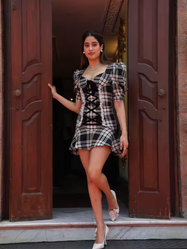 Janhvi Kapoor ने फ्लॉन्ट किया बॉयफ्रेंड शिखर पहाड़िया के नाम का पेंडेंट