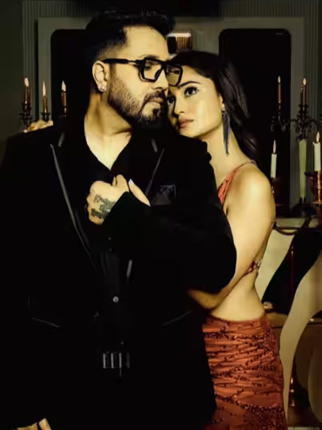 Mika Singh संग रोमांस करती दिखी आश्रम की बबीता