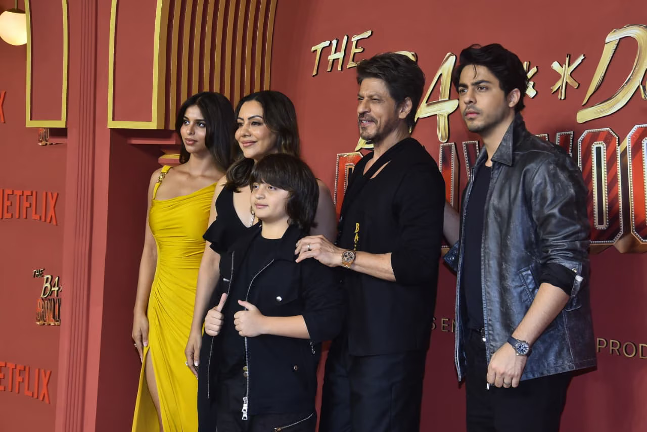 Suhana Khan and Ananya Panday: हाई स्लिट गाउन में सुहाना खान और अनन्या पांडे ने ढाया कहर, कौन लगा ज्यादा ग्लैमरस? 1 Ananya Panday